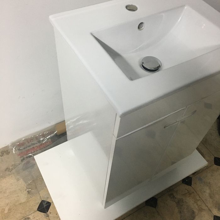 Lavatorio de WC com armário