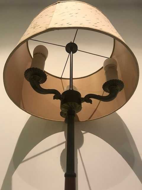 Candeeiro de Pé com Abajur