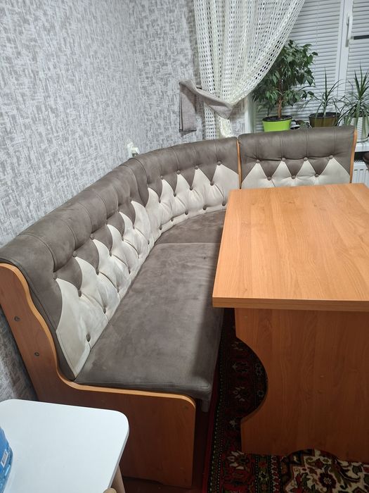 ТЕРМІНОВО!!!Кухонний уголок+ стіл