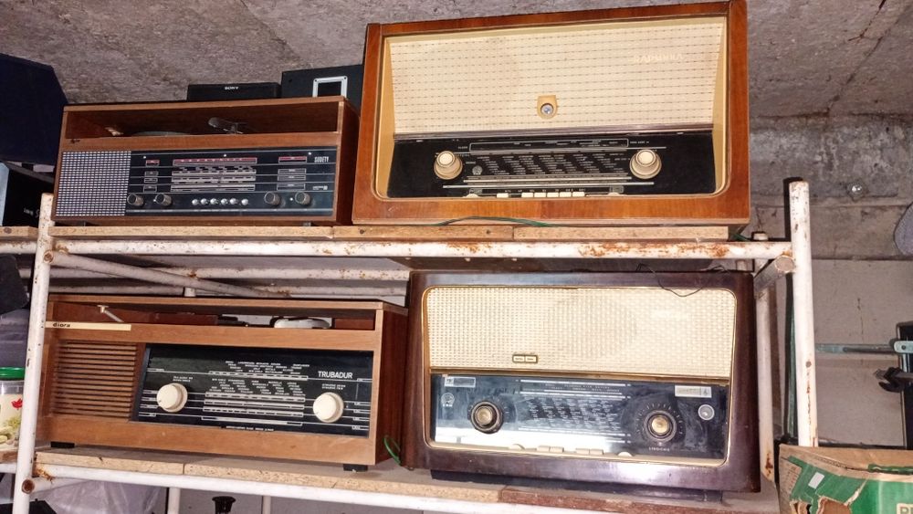 Stara walizka lampką stojąca Singer radio lampowe