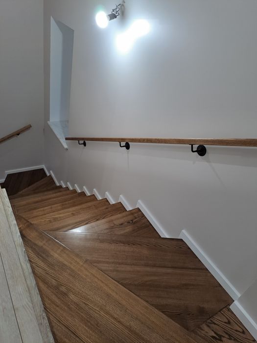 Сходи з дерева під замовлення