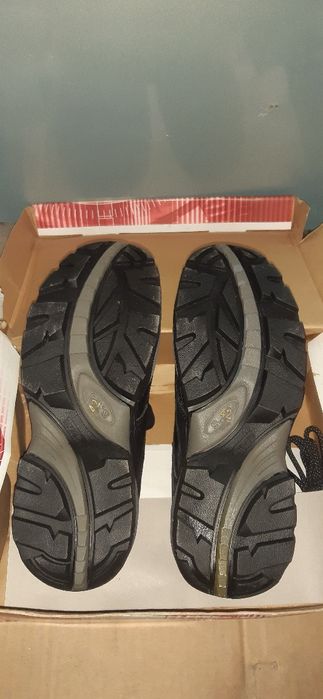 Botas biqueira aço  novas 42