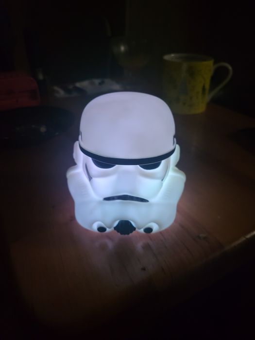 Продам светильник меняет цвет