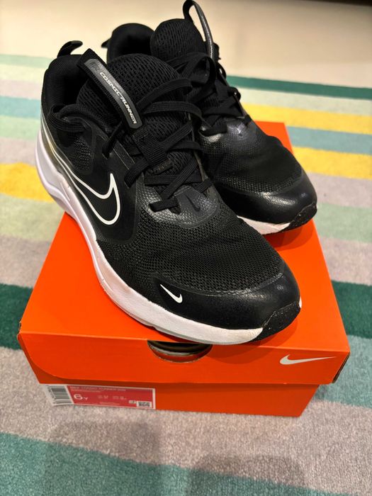 Buty Nike Cosmic Runner rozmiar 38.5 (24cm) czarne chłopięce
