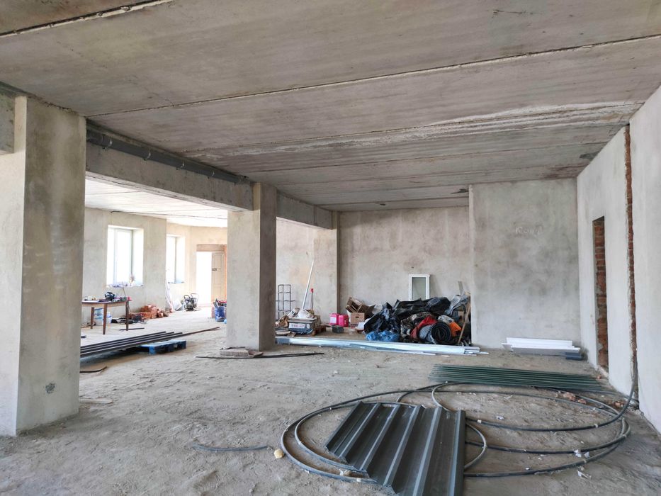 Продаж фасадної будівлі 1200 м² на міжнародній трасі, Вінницька обл.