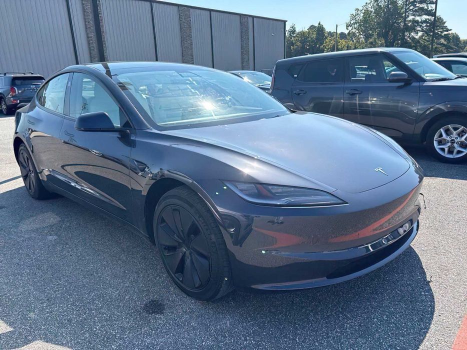 Tesla Model 3 Long Range      2025