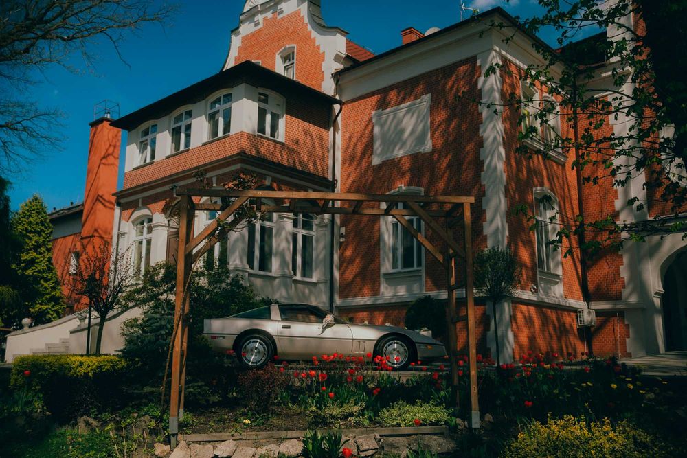 Szampańska Corvette C4 - wynajem samochodu, auto na ślub, wesele