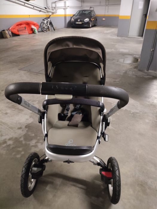 Carrinho bebé Quinny com ovo bebéconfort (o ovo nunca foi usado).