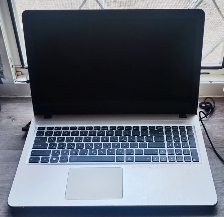 Ноутбук ASUS R540L