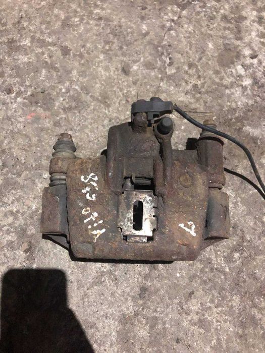 Супорт BOSCH лівий передній Mercedes Vito 638