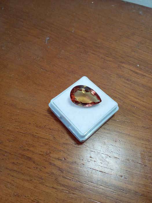 Alexandrita certificada com mudança de cor