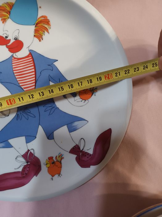 Pratos infantis em porcelana