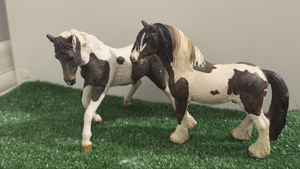 zestaw konikow schleich