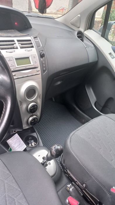 Автомобіль Тойота  яріс