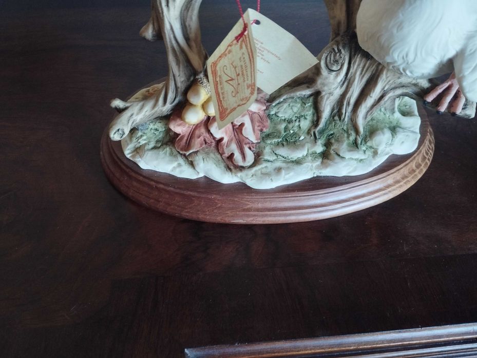 Arranjo de pássaros em cerâmica