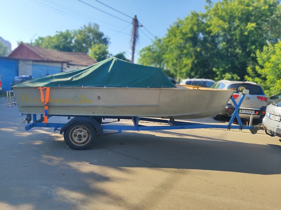 Лафет для човна 5 м. на номерах. Київ