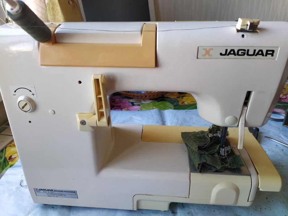 Швейна машина Ягуар 444.