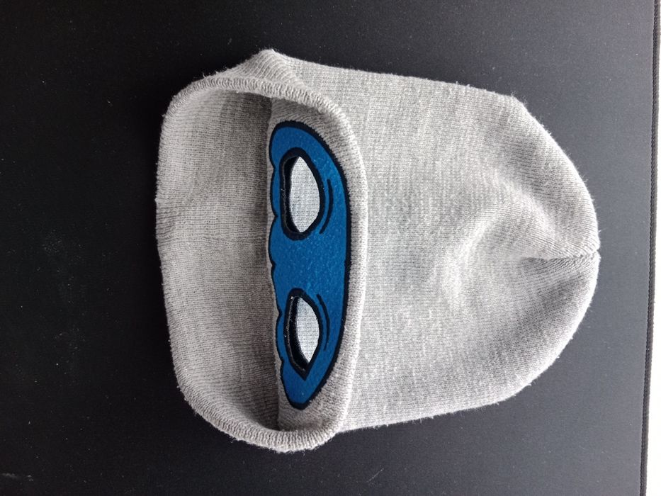 Czapka szara grubsza