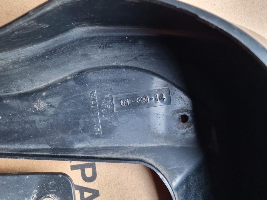 Бризговик Honda cr-v правий