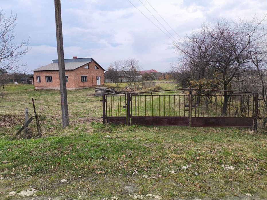 незавершений будинок та земельна ділянка 25 сот., с. Старий Добротвір