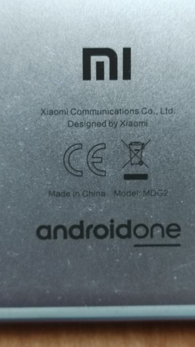 Продам рабочую материнскую плату и до.детали к смартфонy Xiaomi Mi  A1