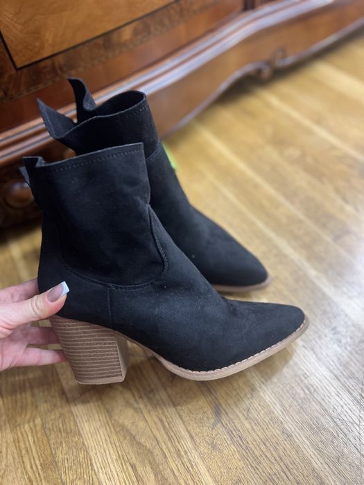 Продам нові классні стильні казаки черевики чоботи 37 і 38 Zara