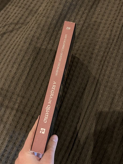 Livro A Regra de Quatro - Ian Caldwell e Dustin Thomanson