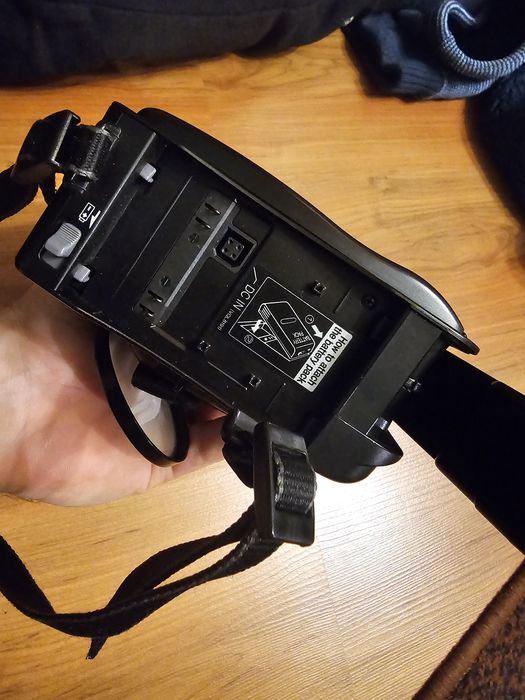 Grundig LC 760 SC kamera analogowa vhs-c