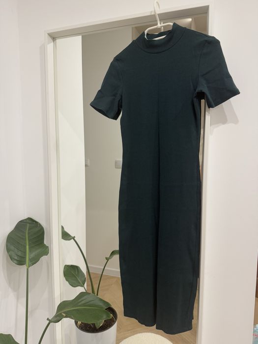 Prążkowana sukienka