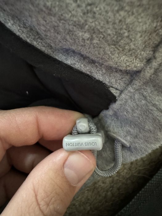 acolchoada Louis Vuitton cinza monograma menino tamanho 36