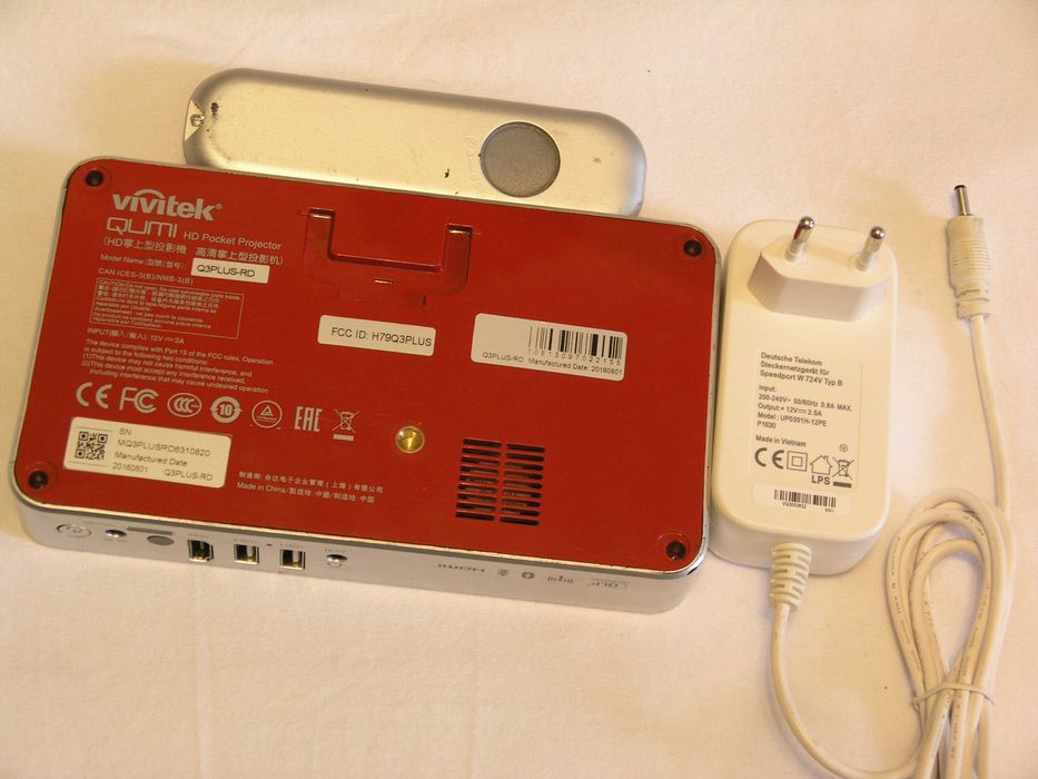 HD, 3x LED, DLP  проектор Vivitek QUMI Q3+ с Android на Аккумуляторе