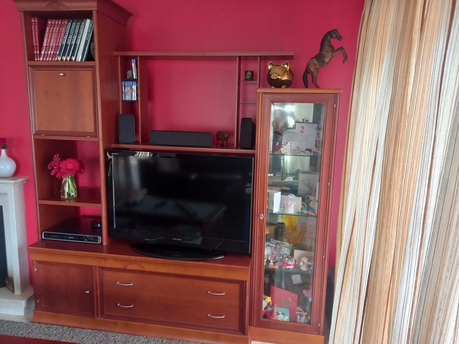 Móvel de sala em Nogueira