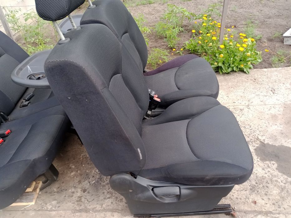 Салон чорний нісан терано 2