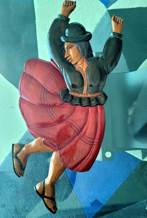 Figuras peruanas em madeira