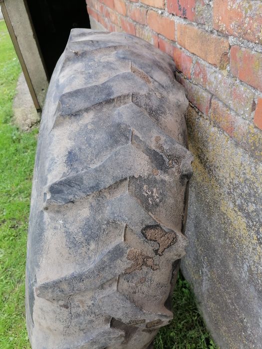 Sprzedam oponę 13.6-28