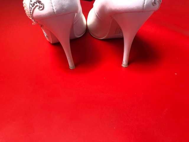 Buty, szpilki do ślubu