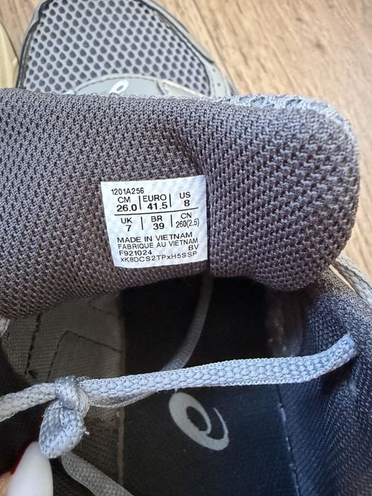Кросівки чоловічі ASICS (розмір 41.5)
