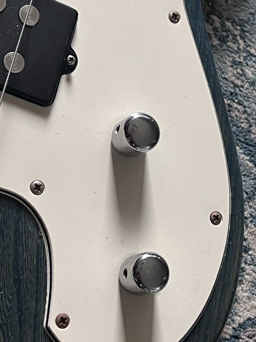 Gitara basowa (zrobiona na zamówienie przez polskiego producenta)