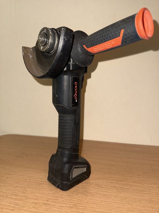 Продам надежный комплект аккумуляторного инструмента Dnipro-M