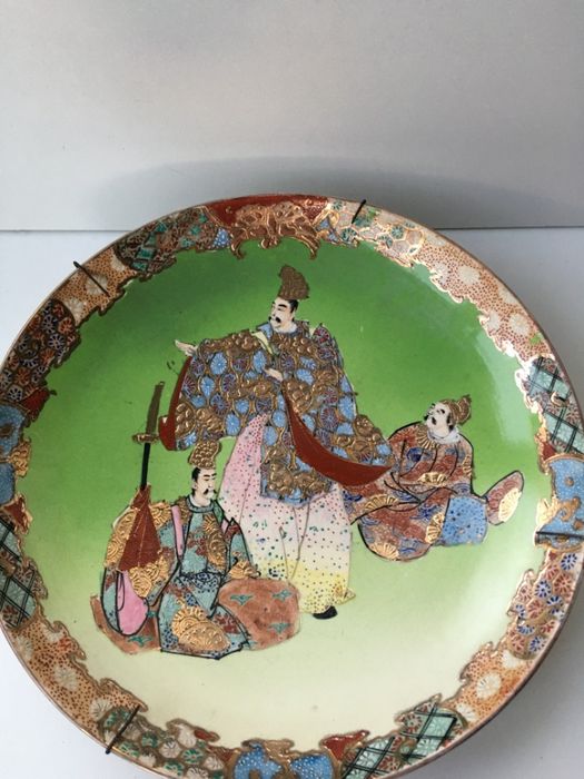 Prato japonês, Satsuma , pintado á mão, cerca 1900