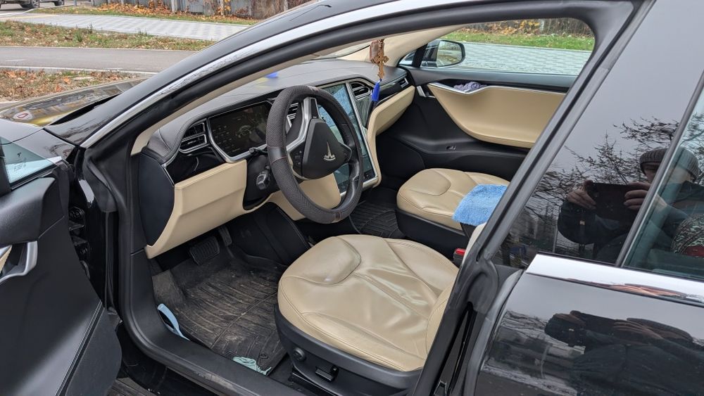 Tesla model S 85