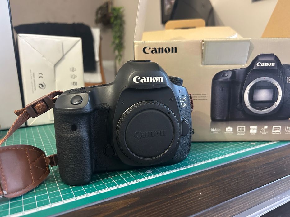 Canon 5DS 50MPX corpo muito bem estimada
