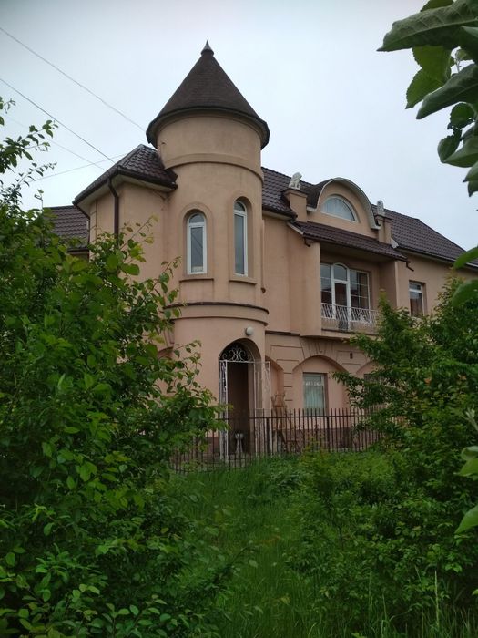 Продається , будівля в центрі міста  2 та 3 поверх