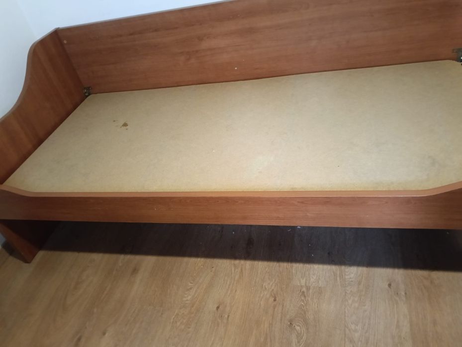 Cama solteiro em bom estado