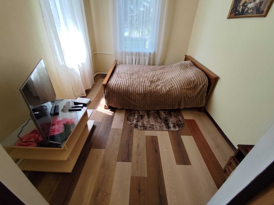 Продам в Валках часть дома в статусе квартиры