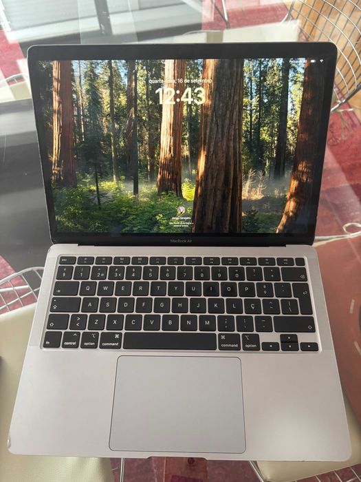 Macbook Air 13" 2020, Core i5 - 1.6Ghz, 8Gb RAM , 256Gb SSD