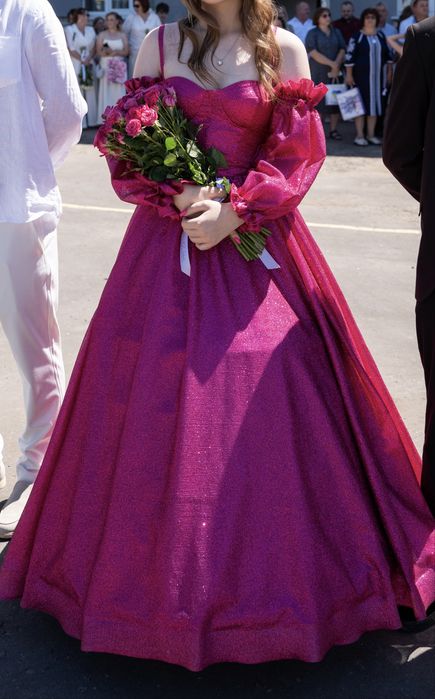 Сяюче плаття для випускного