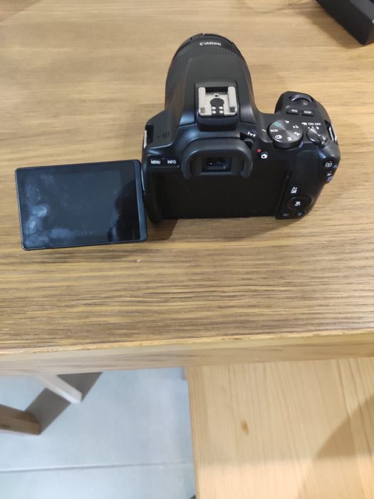 Maquina fotografica eos 250d mais extras