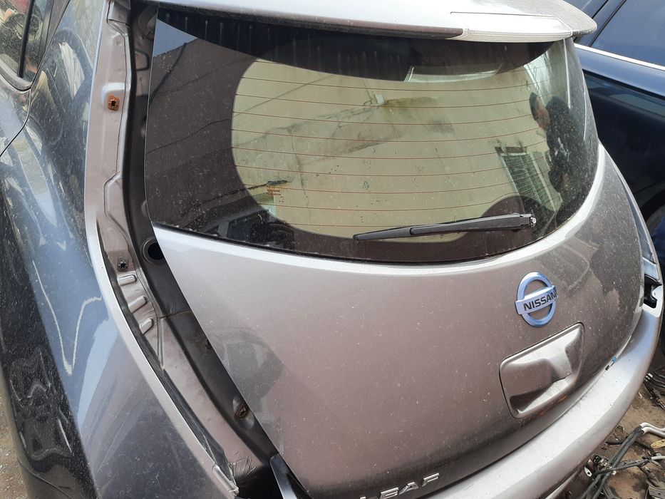Nissan Leaf лиф крышка багажника дверь ляда кришка ліф