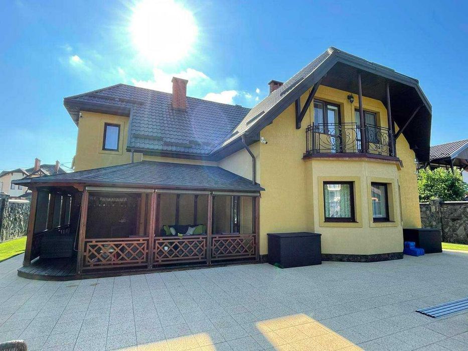 Продаж окремостоячого будинку з басейном у Солонці